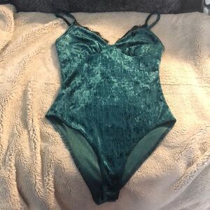 🎉4 for $20 A3 Design Green Velvet Bodysuit, size small